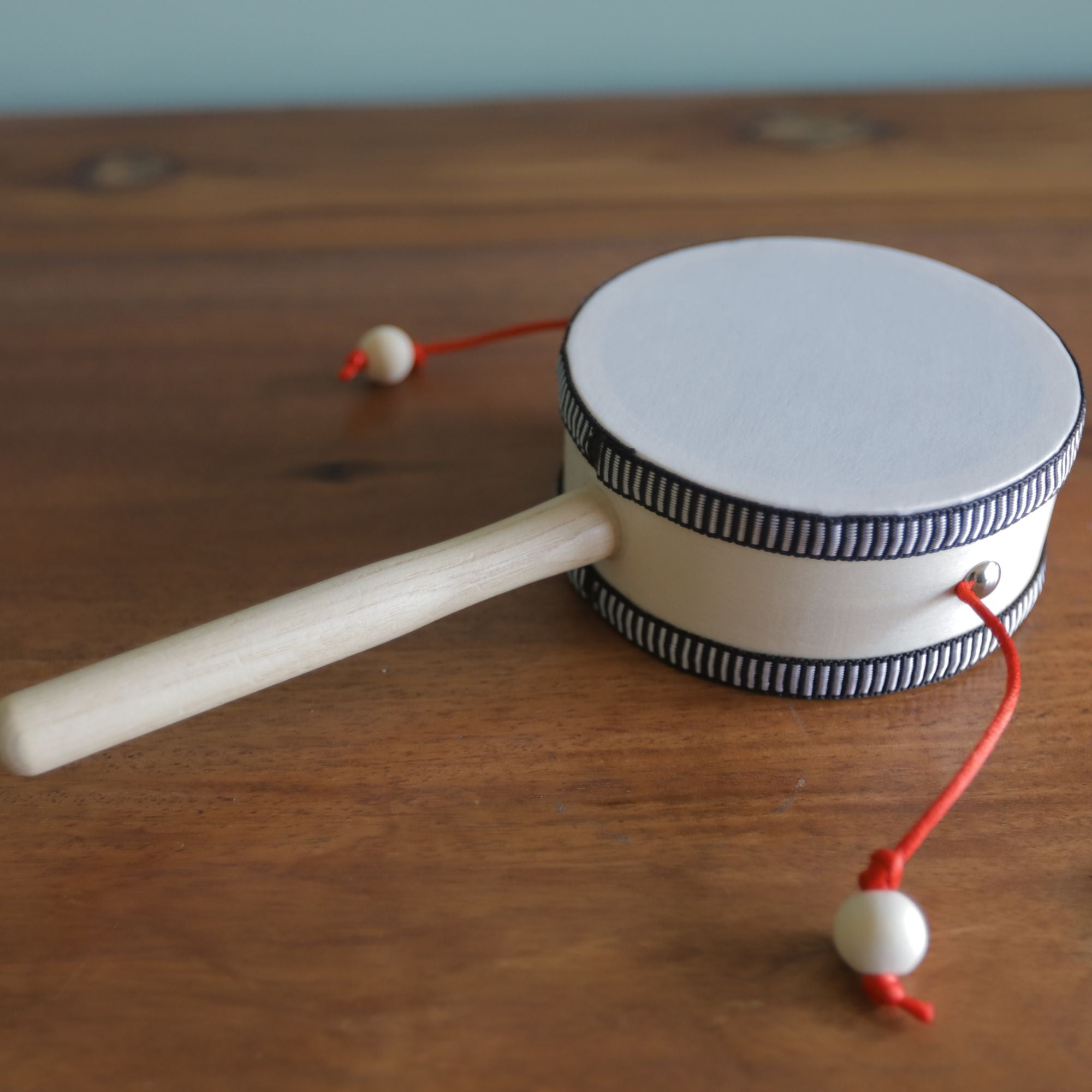 White monkey twist drum with ribbon